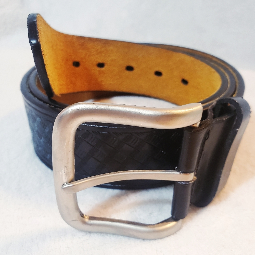 Black Leather Belt with Tooled Crosshatching Print Sz 38 Waist